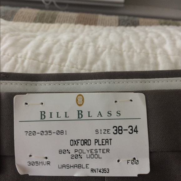 Bill Blass 38/34 pleated front NWT - Picture 2 of 3